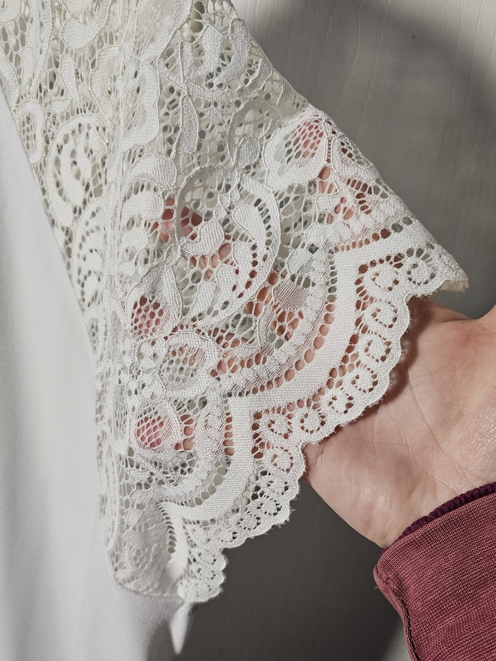 TORRID Size 3 NWT White Lace Sleeve Keyhole Top - Picture 7 of 9